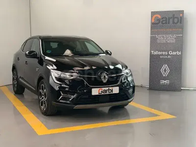 Usado Renault Arkana Techno 145 CV (106 kW) 2023 Negro SUV