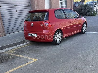 Usado VW Golf IV Trendline 115 CV (84 kW) 2005 Rojo Berlina