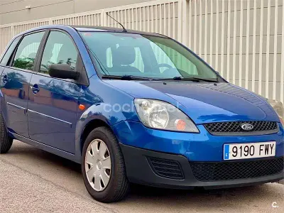 Usado Ford Fiesta Ambiente 70 CV (51 kW) 2007 Azul Utilitario