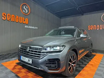 Usado VW Touareg R-line 286 CV (210 kW) 2022 Gris / plata SUV