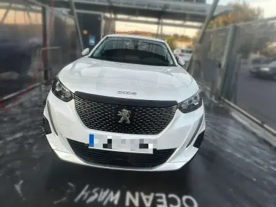 Usado Peugeot 2008 Allure 101 CV (74 kW) 2020 Blanco SUV