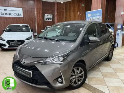 Usado Toyota Yaris Active 111 CV (81 kW) 2019 Beige Familiar