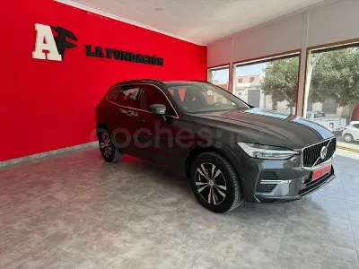 Usado Volvo XC60 Momentum 197 CV (144 kW) 2022 Gris / plata SUV