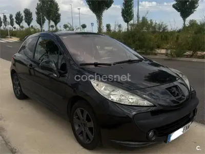 Usado Peugeot 207 90 CV (66 kW) 2007 Negro Berlina