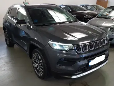 Usado Jeep Compass 190 CV (139 kW) 2022 Gris SUV