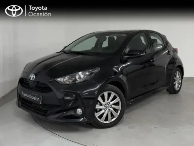 Usado Toyota Yaris Hybrid Active 116 CV (85 kW) 2024 Negro azabache Berlina