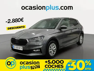 Usado Skoda Fabia Selection 95 CV (69 kW) 2025 Gris Berlina