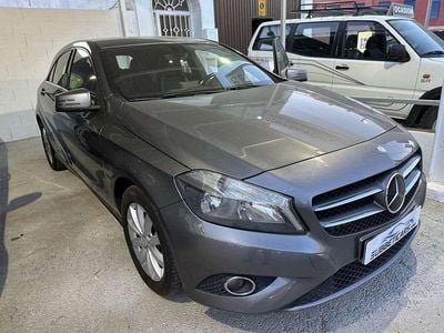 Usado Mercedes A180 AMG line 122 CV (89 kW) 2013 Plateado Utilitario