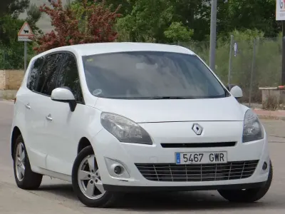 Usado Renault Scenic E-Tech Dynamique 131 CV (96 kW) 2010 Blanco Monovolumen