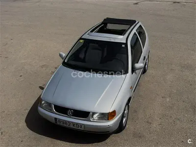 Usado VW Polo 60 CV (44 kW) 1998 Gris / plata Berlina