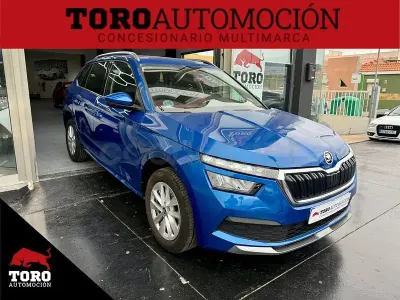 Usado Skoda Kamiq Ambition 110 CV (80 kW) 2023 Azul SUV