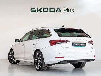 Blanco Usado 2021 Skoda Octavia Style Familiar | 23.400 € (Precio justo)