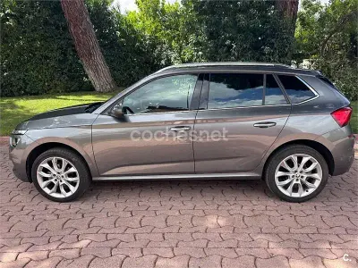 Usado Skoda Kamiq Sport 150 CV (110 kW) 2023 Gris / plata SUV