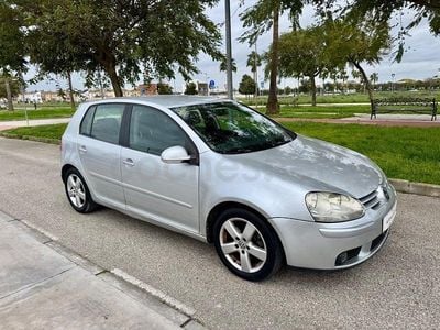 Usado VW Golf V Sportline 105 CV (77 kW) 2007 Gris / plata Berlina