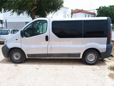Usado Opel Vivaro 125 CV (91 kW) 2004 Gris / plata Monovolumen