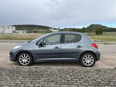 Usado Peugeot 207 70 CV (51 kW) 2009 Gris / plata Berlina