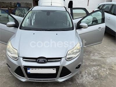 Usado Ford Focus Trend 115 CV (84 kW) 2014 Gris / plata Berlina