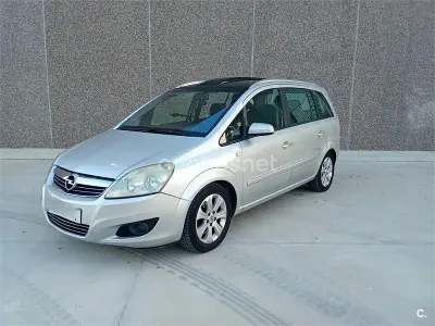 Usado Opel Zafira Essentia 110 CV (80 kW) 2010 Gris / plata Monovolumen