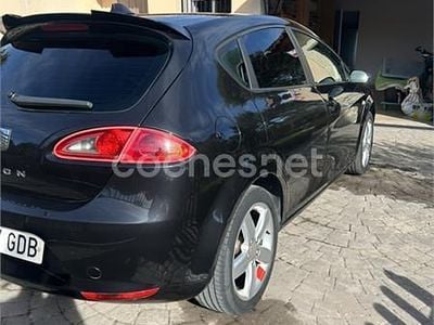 Usado Seat Leon Sport 140 CV (102 kW) 2008 Negro Utilitario