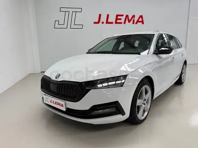 Usado Skoda Octavia Ambition 115 CV (84 kW) 2021 Blanco Familiar