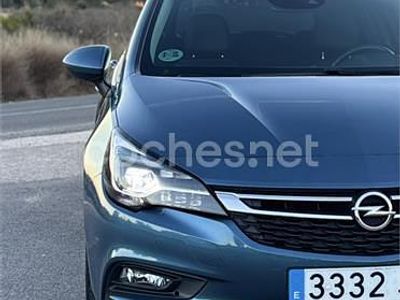 Usado Opel Astra Excellence 136 CV (100 kW) 2017 Azul Familiar