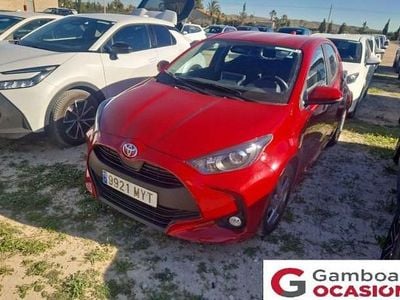 Usado Toyota Yaris Hybrid Active 116 CV (85 kW) 2025 Rojo Utilitario