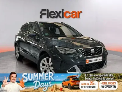 Usado Seat Arona Xperience 110 CV (80 kW) 2022 Gris / plata SUV