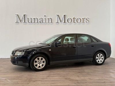 Usado Audi A4 130 CV (95 kW) 2002 Azul Berlina