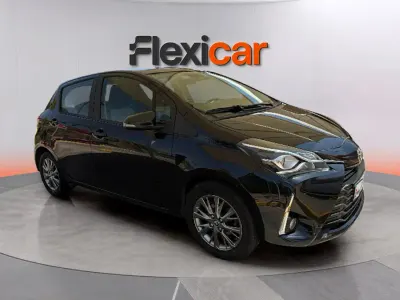 Usado Toyota Yaris Active 111 CV (81 kW) 2018 Negro Berlina