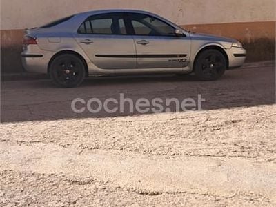 Usado Renault Laguna II Expression 110 CV (80 kW) 2001 Gris / plata Berlina