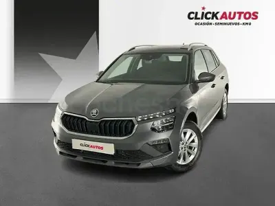 Usado Skoda Kamiq Selection 115 CV (84 kW) 2025 Gris / plata SUV