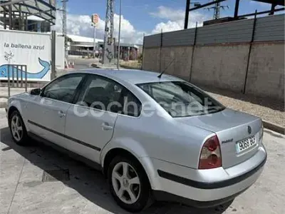 Używany VW Passat Comfortline 100 KM (73 kW) 2000 Szary Sedan/Limuzyna