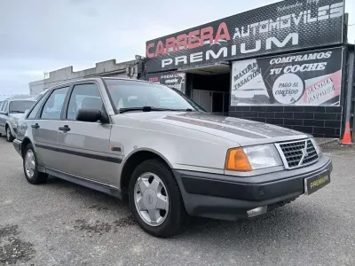 Usado Volvo 440 90 CV (66 kW) 1990 Gris Utilitario