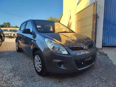 Usado Hyundai i20 Classic 78 CV (57 kW) 2011 Gris / plata Utilitario