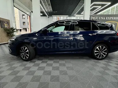 Usado Fiat Tipo Easy 120 CV (88 kW) 2016 Azul Familiar