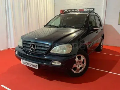 Usado Mercedes ML270 163 CV (119 kW) 2002 Negro SUV