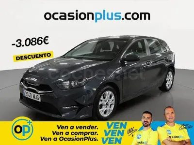 Usado Kia Ceed 136 CV (100 kW) 2023 Gris / plata Utilitario