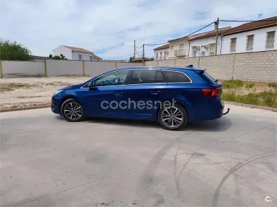 Käytetty Toyota Avensis Advance 143 HP (105 kW) 2016 Sininen Farmari
