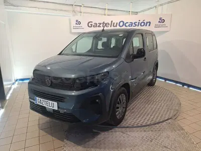 Usado Peugeot Rifter Allure 100 CV (73 kW) 2025 Rojo Monovolumen