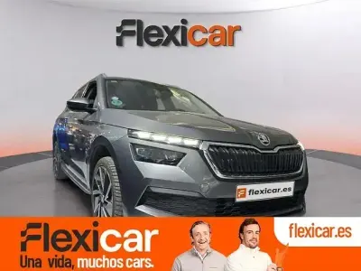 Usado Skoda Kamiq Sport 110 CV (80 kW) 2022 Gris SUV
