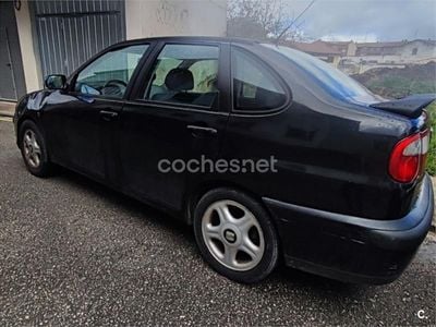 Usado Seat Cordoba 110 CV (80 kW) 2002 Negro Berlina