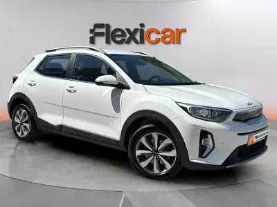 Usado Kia Stonic 101 CV (74 kW) 2025 Blanco SUV