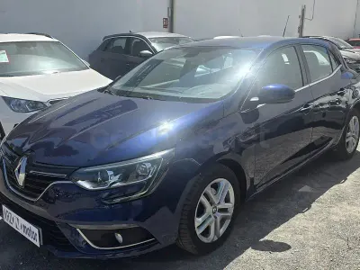 Usado Renault Mégane IV Business 110 CV (80 kW) 2018 Azul Berlina