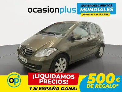 Usado Mercedes A180 109 CV (80 kW) 2011 Marrón Utilitario