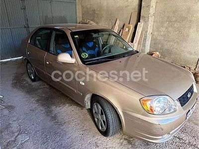 Usado Hyundai Accent 85 CV (62 kW) 2003 Beige Berlina