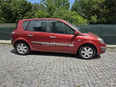 Usado Renault Scénic II Dynamique 130 CV (95 kW) 2006 Granate Monovolumen