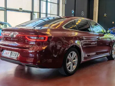 Usado Renault Talisman Zen 160 CV (117 kW) 2019 Rojo Berlina