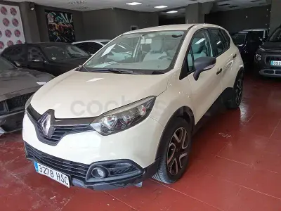 Usado Renault Captur Intens 90 CV (66 kW) 2013 Beige SUV