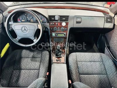 Usado Mercedes C220 Classic 150 CV (110 kW) 1994 Violeta / lila Berlina