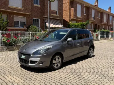 Usado Renault Scénic III Dynamique 130 CV (95 kW) 2010 Beige Monovolumen